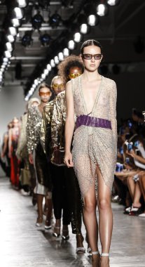 Custo Barcelona defilesi