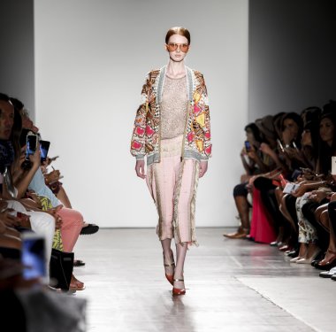 Custo Barcelona defilesi