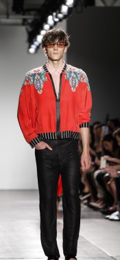 Custo Barcelona defilesi