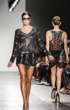 Custo Barcelona defilesi