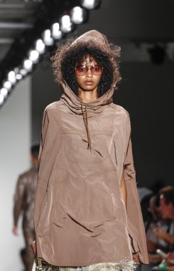 Custo Barcelona defilesi