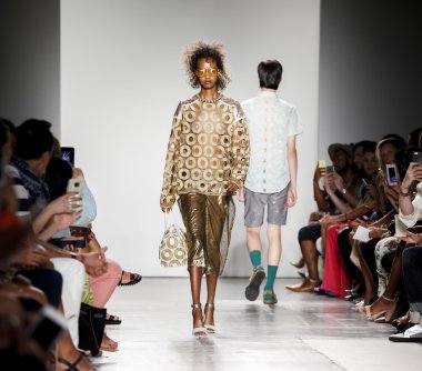 Custo Barcelona defilesi