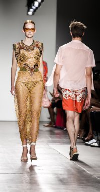 Custo Barcelona defilesi