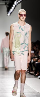 Custo Barcelona defilesi