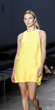 Custo Barcelona defilesi