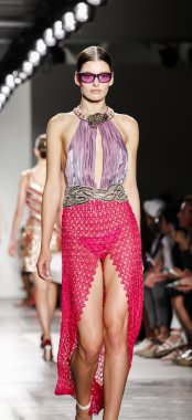 Custo Barcelona defilesi