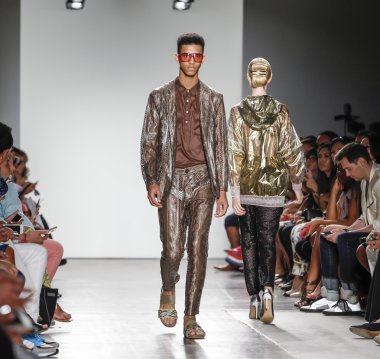 Custo Barcelona defilesi