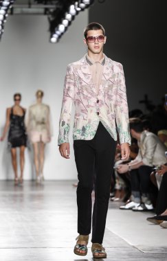 Custo Barcelona defilesi