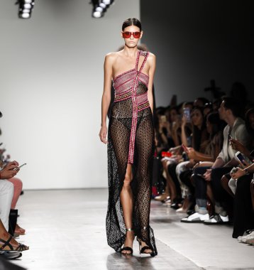 Custo Barcelona defilesi