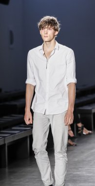 Custo Barcelona defilesi