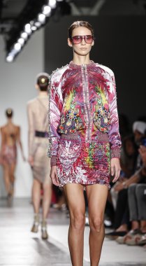 Custo Barcelona defilesi