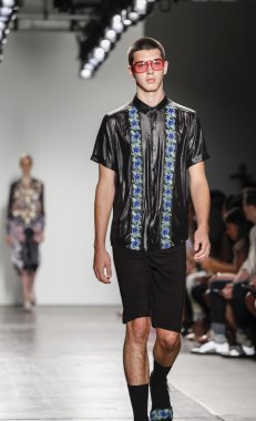 Custo Barcelona defilesi