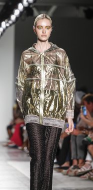 Custo Barcelona defilesi