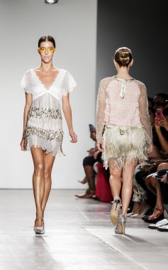 Custo Barcelona defilesi