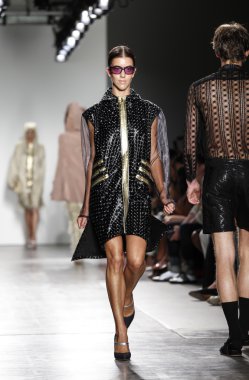 Custo Barcelona defilesi