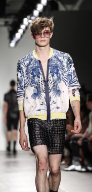 Custo Barcelona defilesi