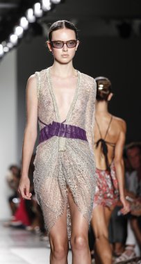 Custo Barcelona defilesi