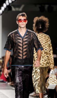 Custo Barcelona defilesi