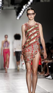 Custo Barcelona defilesi