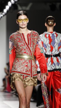 Custo Barcelona defilesi