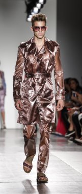 Custo Barcelona defilesi