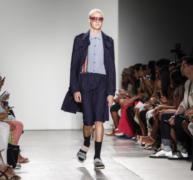 Custo Barcelona defilesi