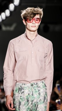 Custo Barcelona defilesi