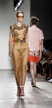 Custo Barcelona defilesi