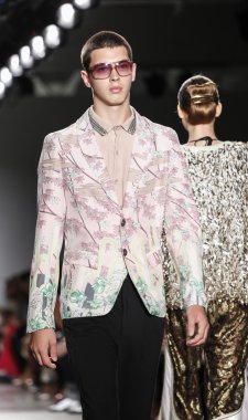 Custo Barcelona defilesi