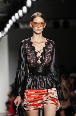 Custo Barcelona defilesi