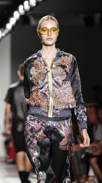 Custo Barcelona defilesi