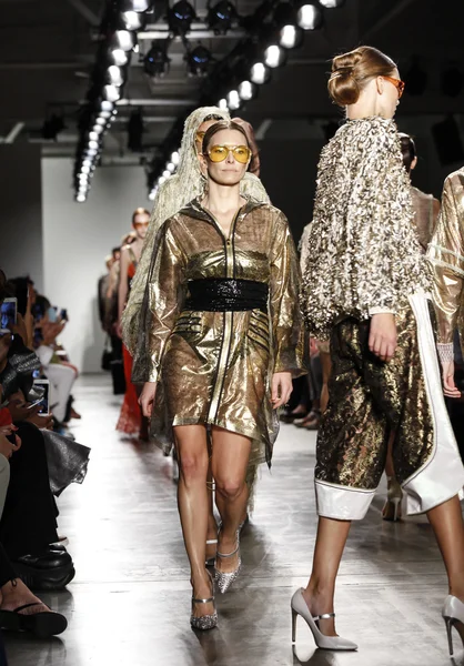 Custo Barcelona defilesi