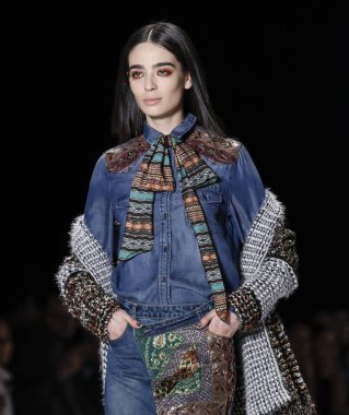 Desigual runway show