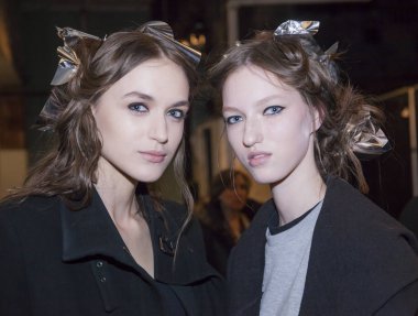 Monique Lhuillier pist gösteri