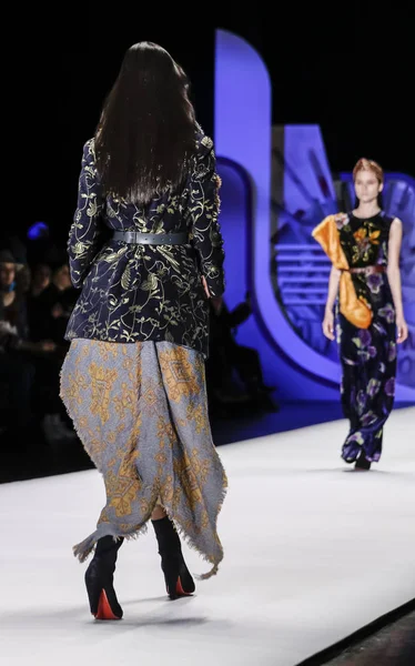 Desigual runway show