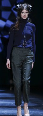 Monique Lhuillier pist gösteri