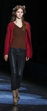 Monique Lhuillier pist gösteri