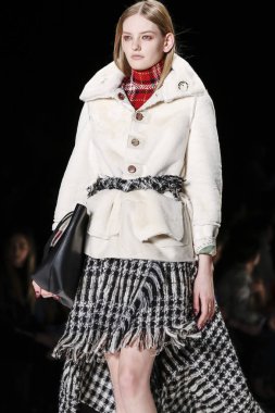 Desigual runway show