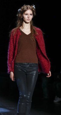 Monique Lhuillier pist gösteri