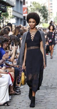 Rebecca Minkoff pist gösteri