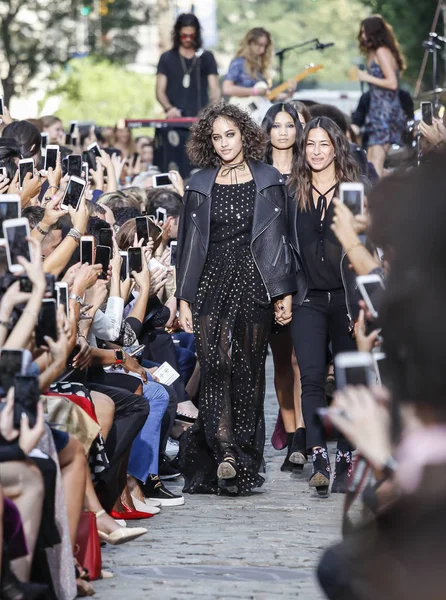 Rebecca Minkoff desfile de pista — Foto de Stock