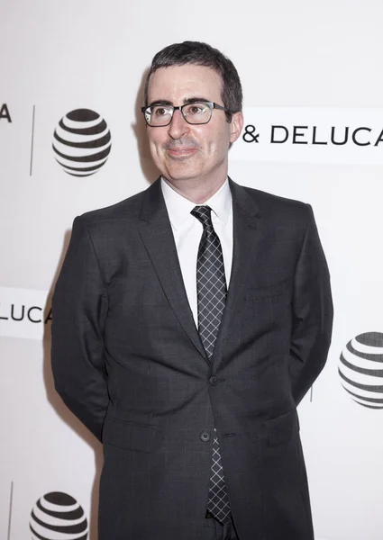 komedyen John Oliver