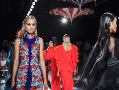 Chrisyian Siriano pist gösteri