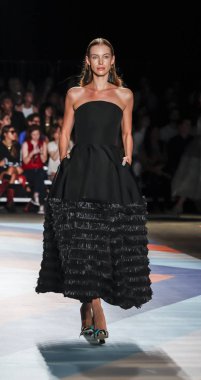 Chrisyian Siriano pist gösteri