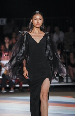 Chrisyian Siriano pist gösteri