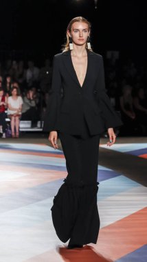 Chrisyian Siriano pist gösteri