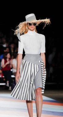 Chrisyian Siriano pist gösteri