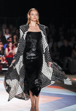 Chrisyian Siriano pist gösteri