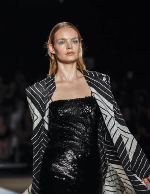 Chrisyian Siriano pist gösteri