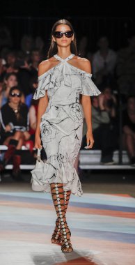 Chrisyian Siriano pist gösteri